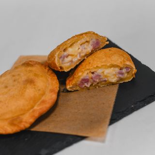 Empanada De Jamón Y Queso (1 Ud.)