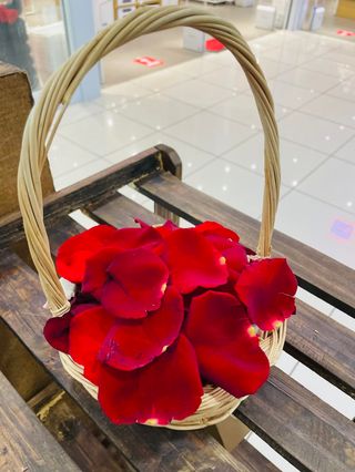 Panier Des Pétales De Roses