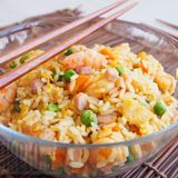 Arroz frito con gambas