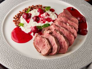 Качина грудка з вишнею та соусом страчателла (100/50/120г)