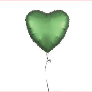 მწვანე გულის ფორმის ფოლგირებული ბუშტი ჰელიუმით