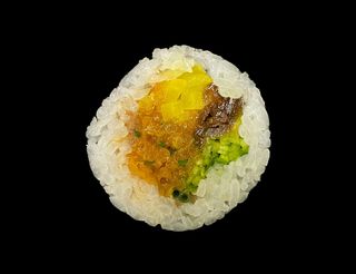 Futomaki tatar z łososia, warzywa. 6 szt.