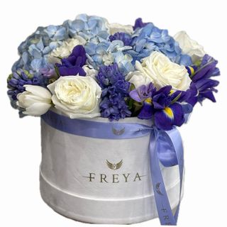 Cutie medie cu flori alb-albastru