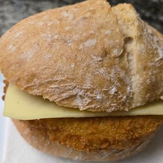 Hamburguesa de pollo con queso