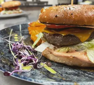 Burger Enchante "Încântat de Cunoștiință"
