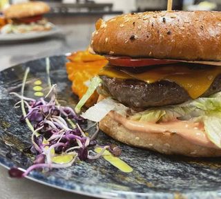 Burger Enchante "Încântat de Cunoștiință"