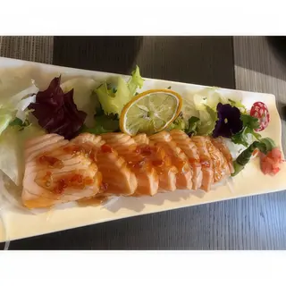 Tataki Salmón Con Salsa Jalopenio Y Ponzu (6 Cortes)