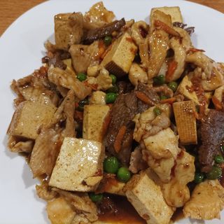 97. Тофу с леко лют сос (600гр)