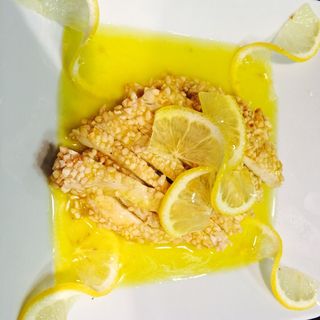 79-Tiras De Pollo  En Almendras Con Salsa De Limón