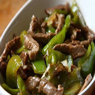 Ternera con Pimientos Verdes