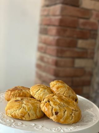 ამერიკული ორცხობილა თეთრი ნიგვზით და ქიშმიშით