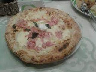 Pizza 4 formaggi e prosciutto