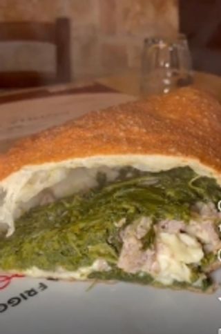 Calzone fritto salsiccia e friarielli