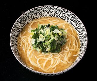 80. Ramen con verdure