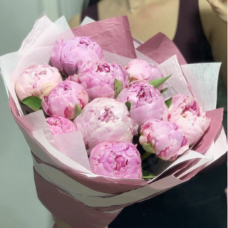 Букет із 9 півоній 