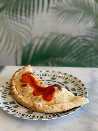 Pizza calzone napoletano