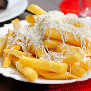 Пържени картофи със сирене (250г)