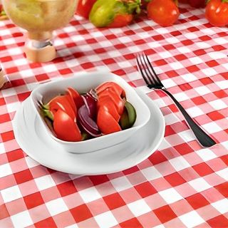 Salata de rosii, castraveti si ceapa