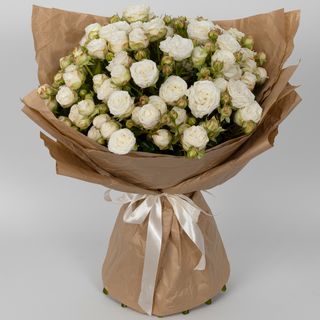 Букет з 15 кремових піоновидних троянд