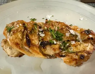 Pechuga de pollo amarillo