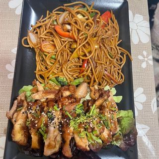 Tallarines con pollo teriyaki 