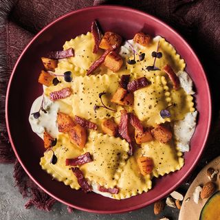 Ravioli zucca, speck IGP, mandorle