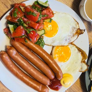 Очень сытный, вкусный завтрак.