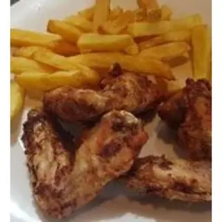 4 alitas de pollo + patatas + bebida