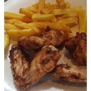 4 alitas de pollo + patatas + bebida