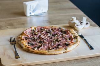 Pizza Prosciutto e Funghi