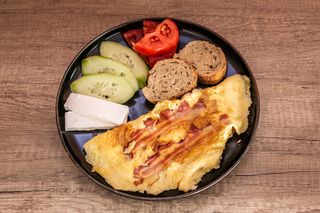 Omlet sa feta sirom i pančetom