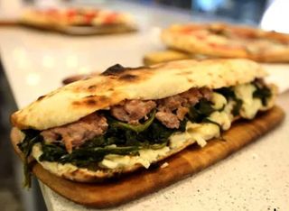 Panuozzo con Salsiccia di Suino, Provola e Friarielli