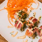 Maguro shake avocado uramaki