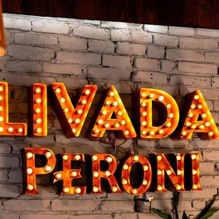 Salată de cartofi dulci cu halloumi