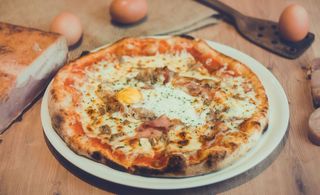 Pizza Dell'Uovo (Mediana)