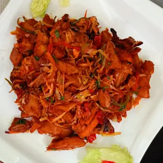 Rolling chicken (1/2) mixed with chips &cabbages