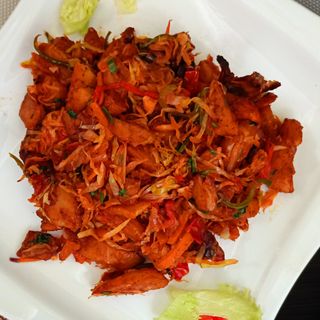 Rolling chicken (full chicken)mixed with chips and cabbages