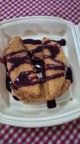 Queso frito con frambuesa