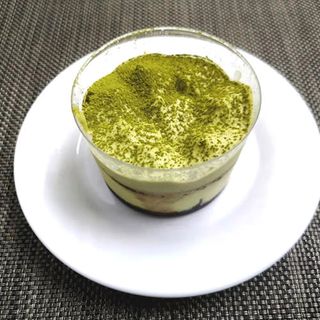 Tiramisú de té maccha