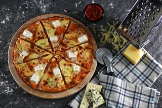 Пица със сирене