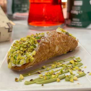 Canolo de Ricotta e pistacchio