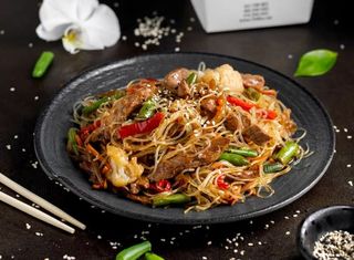 Paste Funcioza cu carne de vita Hot