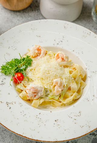 Феттучини с цуккини и креветками (330г)