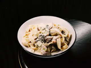 Паста Фетучіні з куркою та грибами (350г)