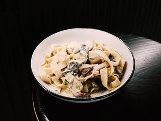 Паста Фетучіні з куркою та грибами (350г)