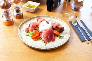 Burrata - Prosciutto crudo & mixt de salata