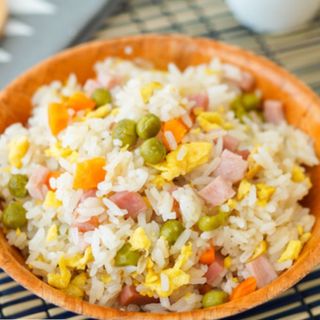 42. Arroz tres delicias / Fried rice with three delights
