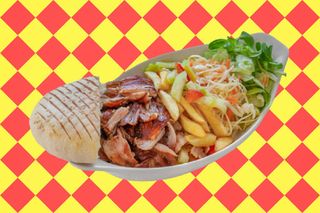 Vaschetta di kebab con contorno