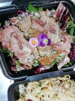 Salatka z polędwiczką wieprzową