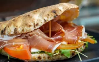Puccia Parma                   ( domaća  Italijanska lepinja )
